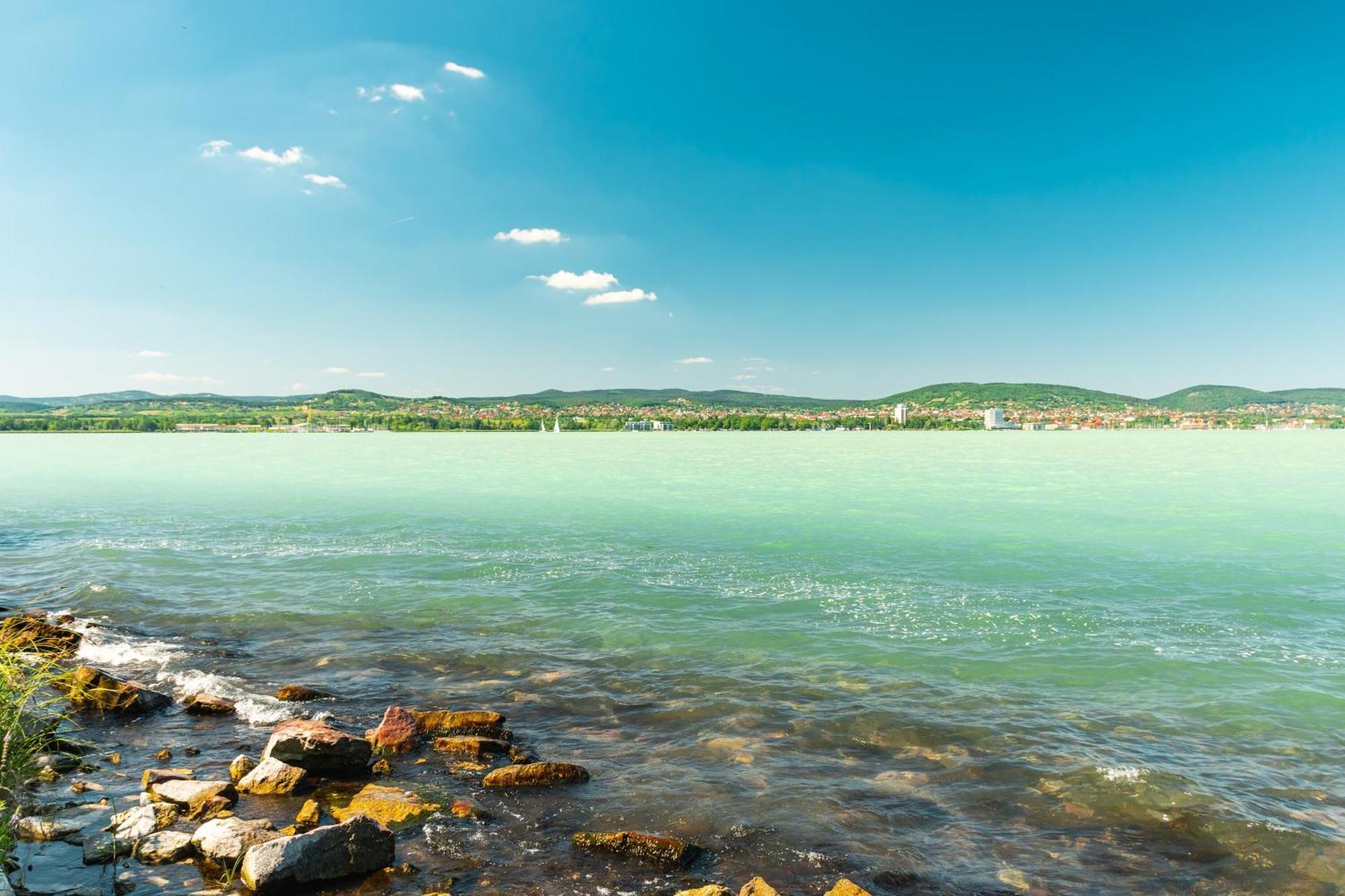 Lake Side Luxury Steps To The Lake Lela - Happy Rentals Balatonlelle Exteriör bild