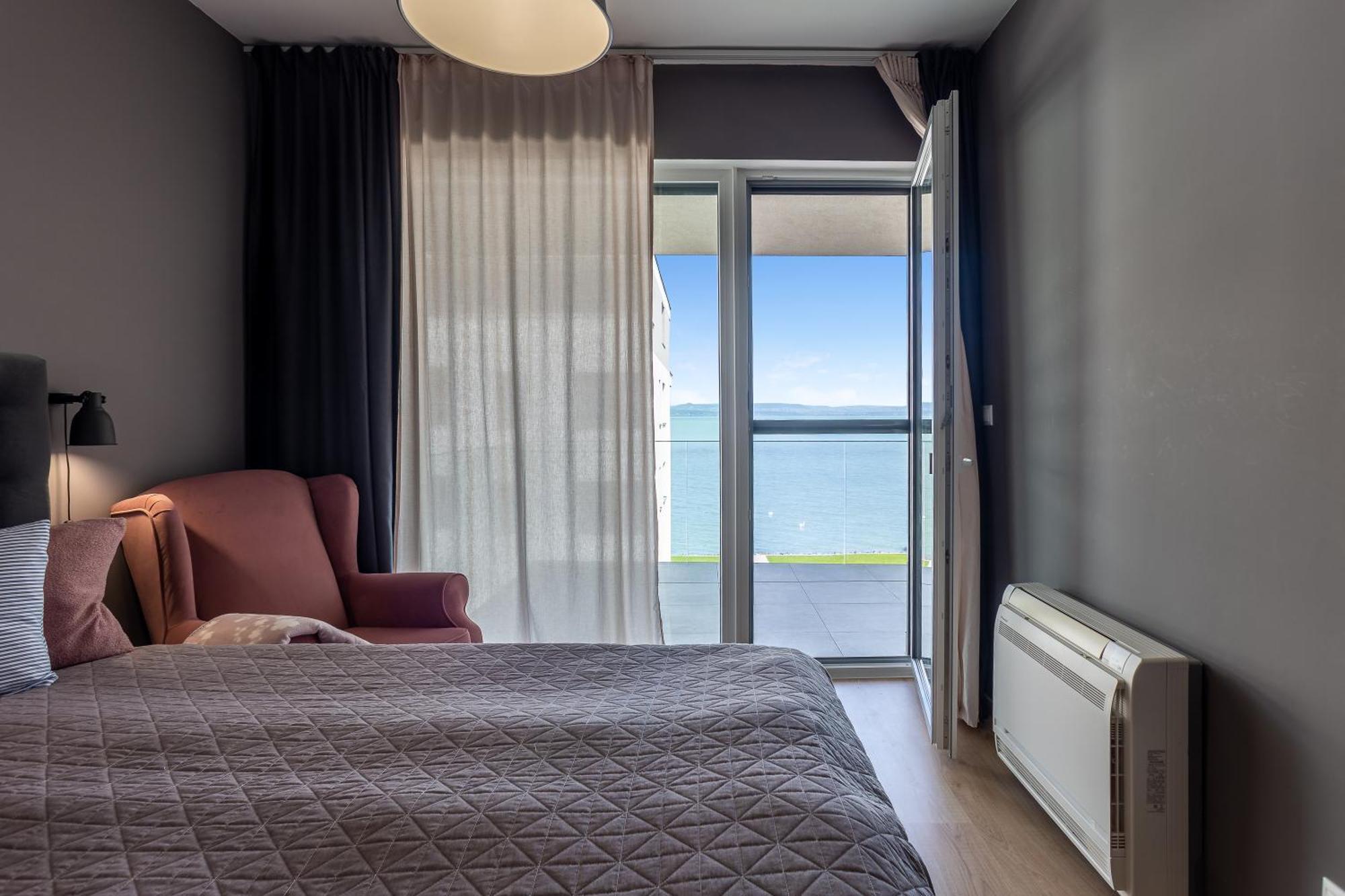 Lake Side Luxury Steps To The Lake Lela - Happy Rentals Balatonlelle Exteriör bild