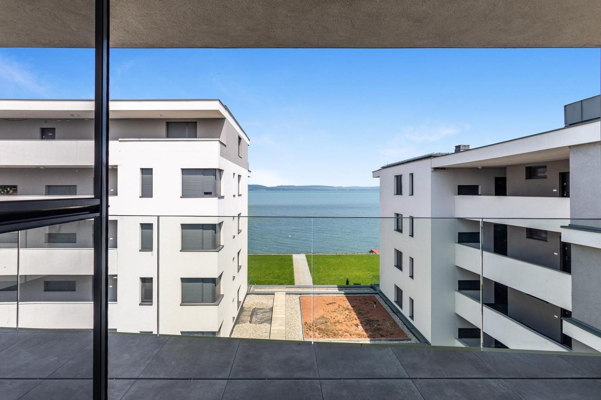 Lake Side Luxury Steps To The Lake Lela - Happy Rentals Balatonlelle Exteriör bild