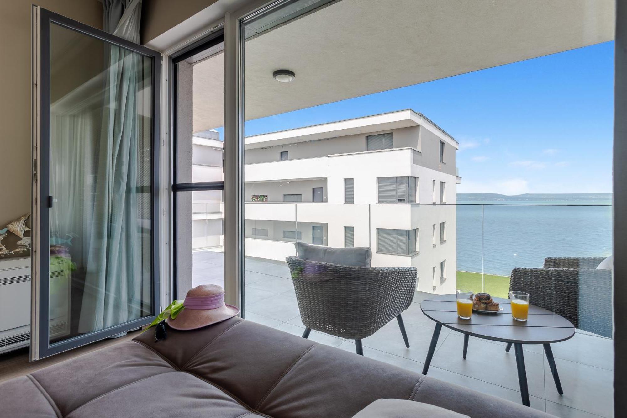 Lake Side Luxury Steps To The Lake Lela - Happy Rentals Balatonlelle Exteriör bild