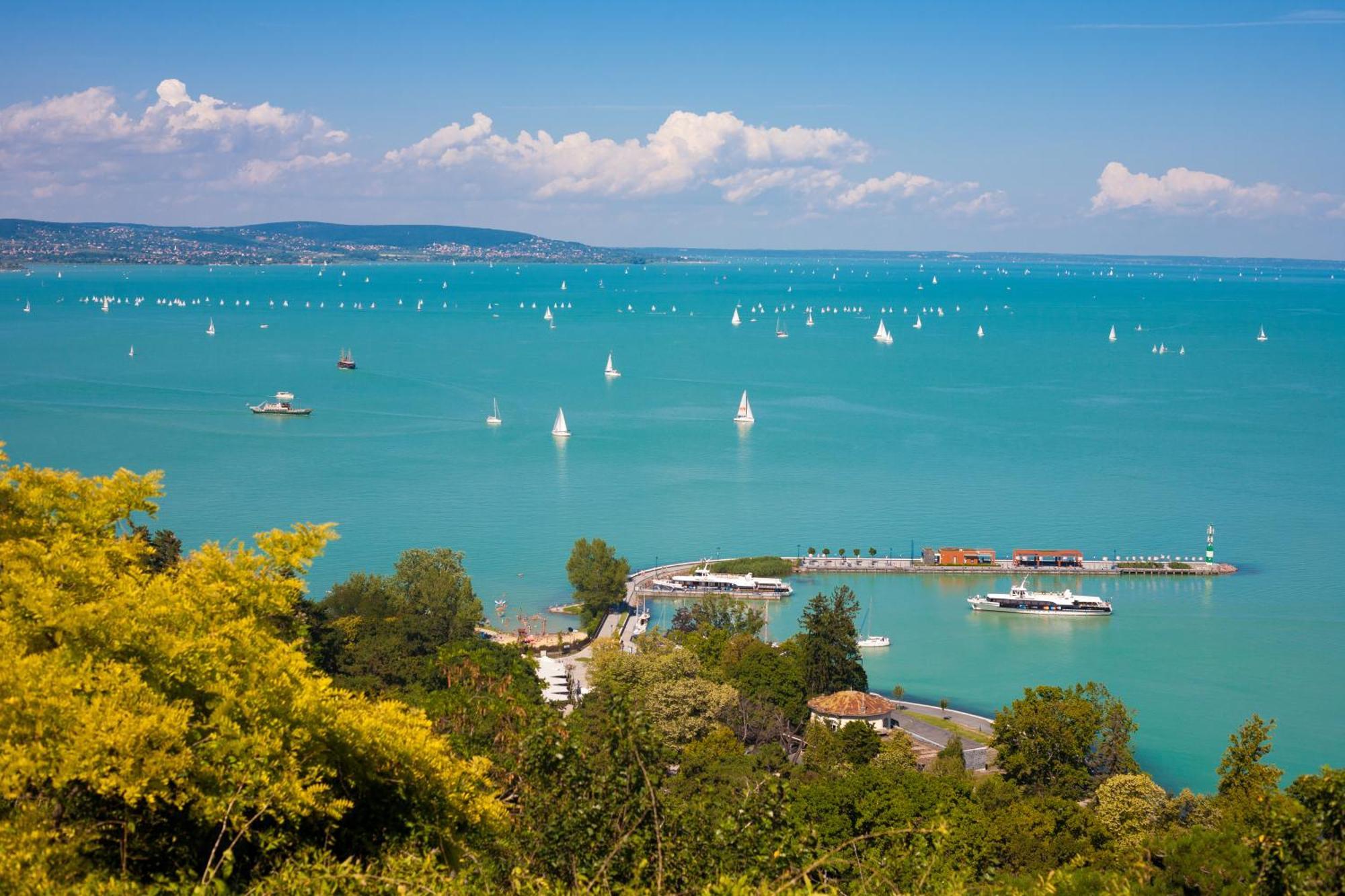 Lake Side Luxury Steps To The Lake Lela - Happy Rentals Balatonlelle Exteriör bild