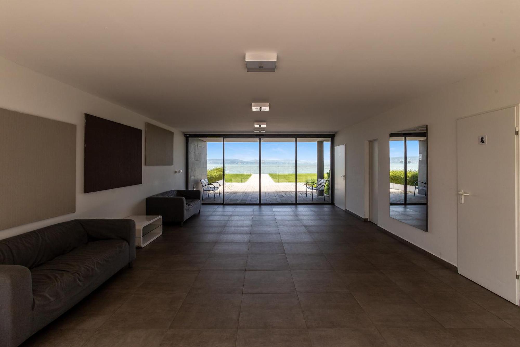 Lake Side Luxury Steps To The Lake Lela - Happy Rentals Balatonlelle Exteriör bild