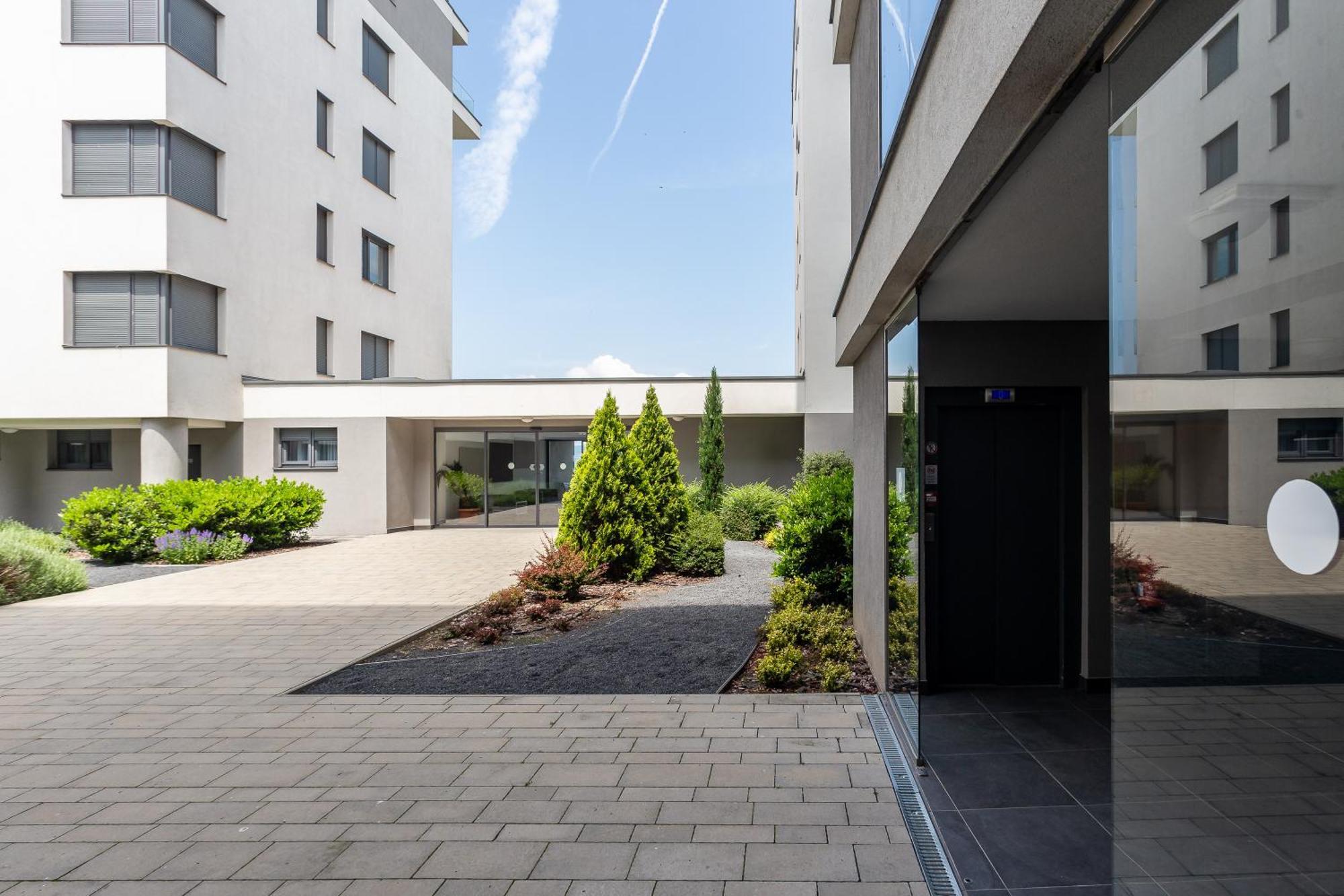 Lake Side Luxury Steps To The Lake Lela - Happy Rentals Balatonlelle Exteriör bild