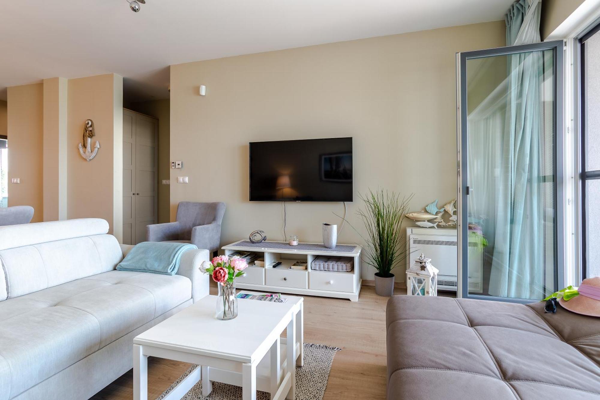 Lake Side Luxury Steps To The Lake Lela - Happy Rentals Balatonlelle Exteriör bild