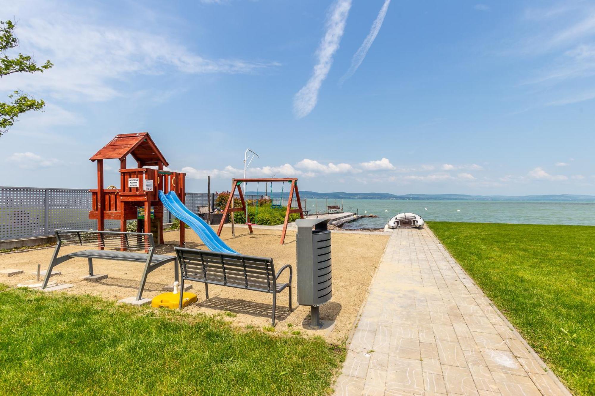 Lake Side Luxury Steps To The Lake Lela - Happy Rentals Balatonlelle Exteriör bild
